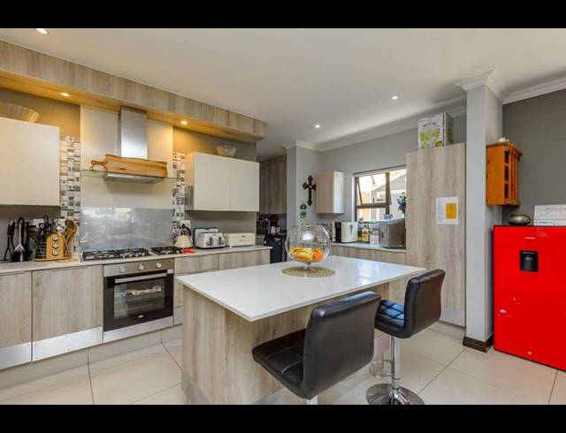 4 BEDROOM HOUSE FOR SALE IN PARKHAVEN